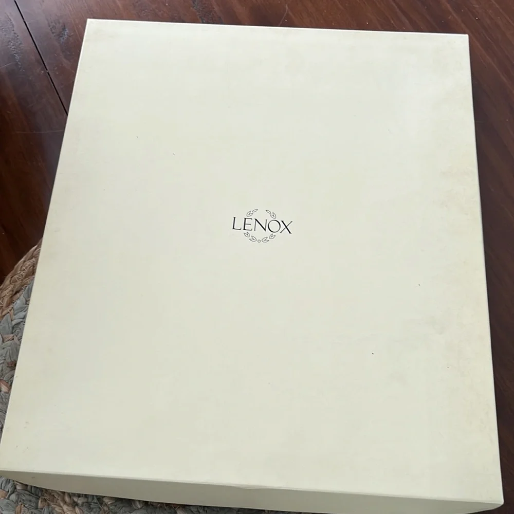 NWT - Lenox Vintage Love 8x10 Picture Frame